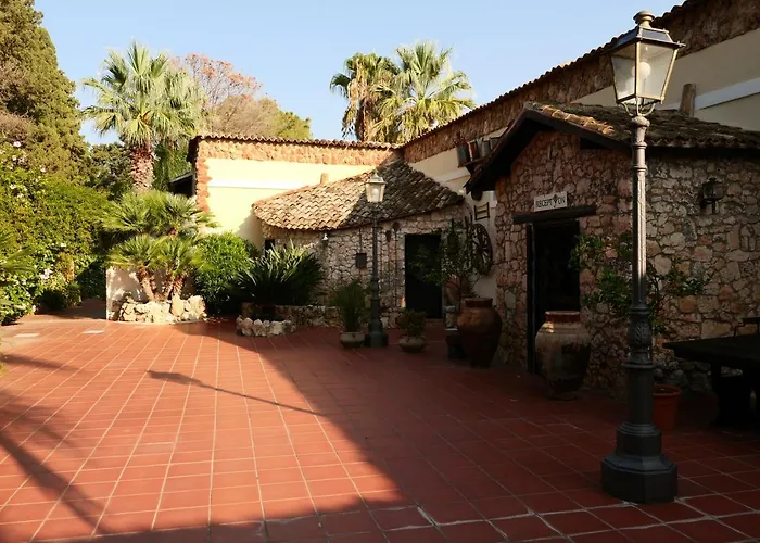 Papyrus בית חווה סירקוזה