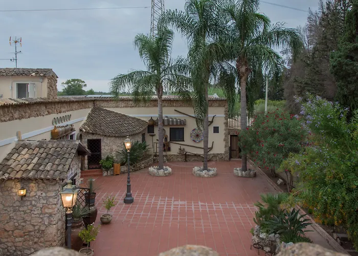 Papyrus בית חווה סירקוזה