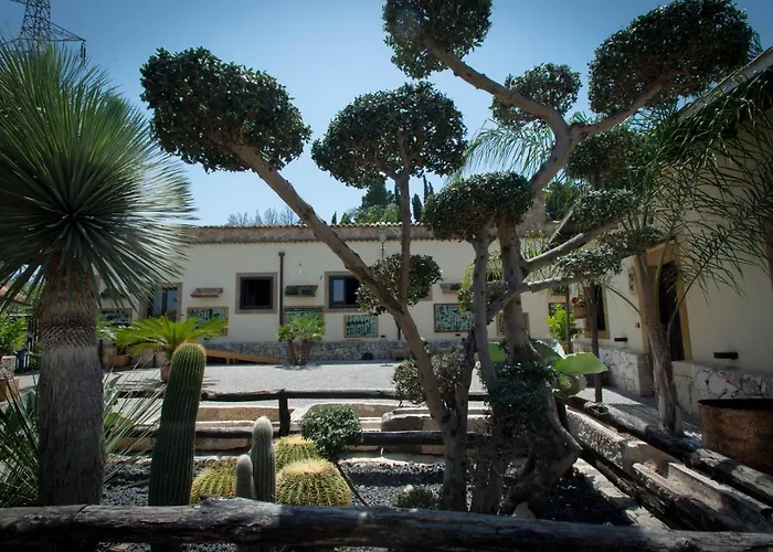 Papyrus בית חווה סירקוזה