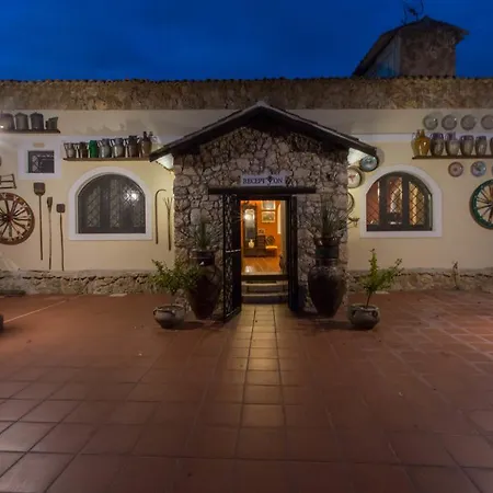 Papyrus Farm stay Syracuse